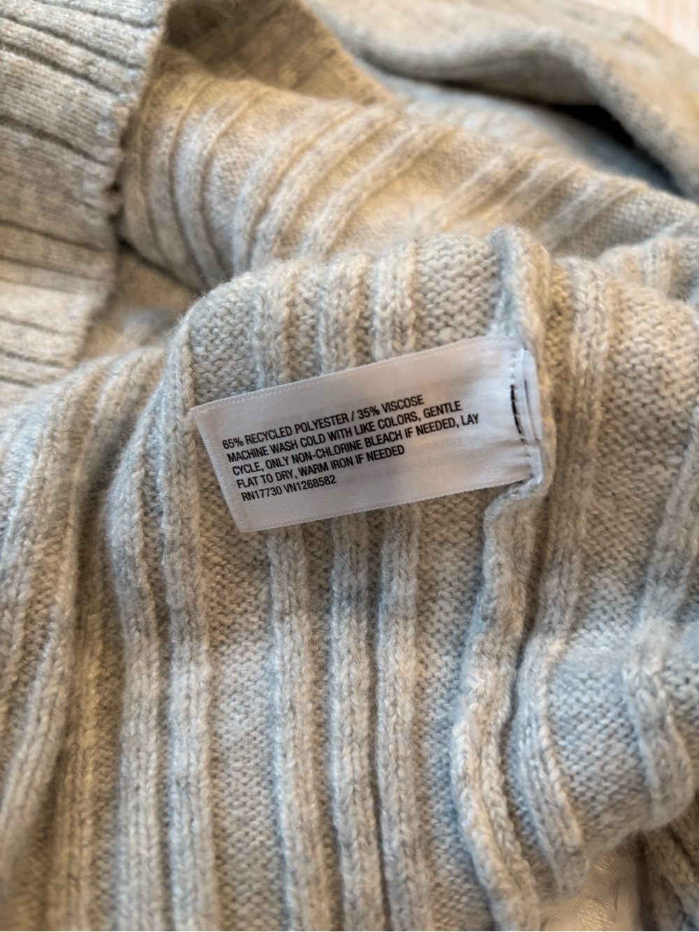 Off-the-Shoulder Ribbed Light Gray Sweater - Picture 4 of 4